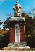鯉江方寿の陶彫像